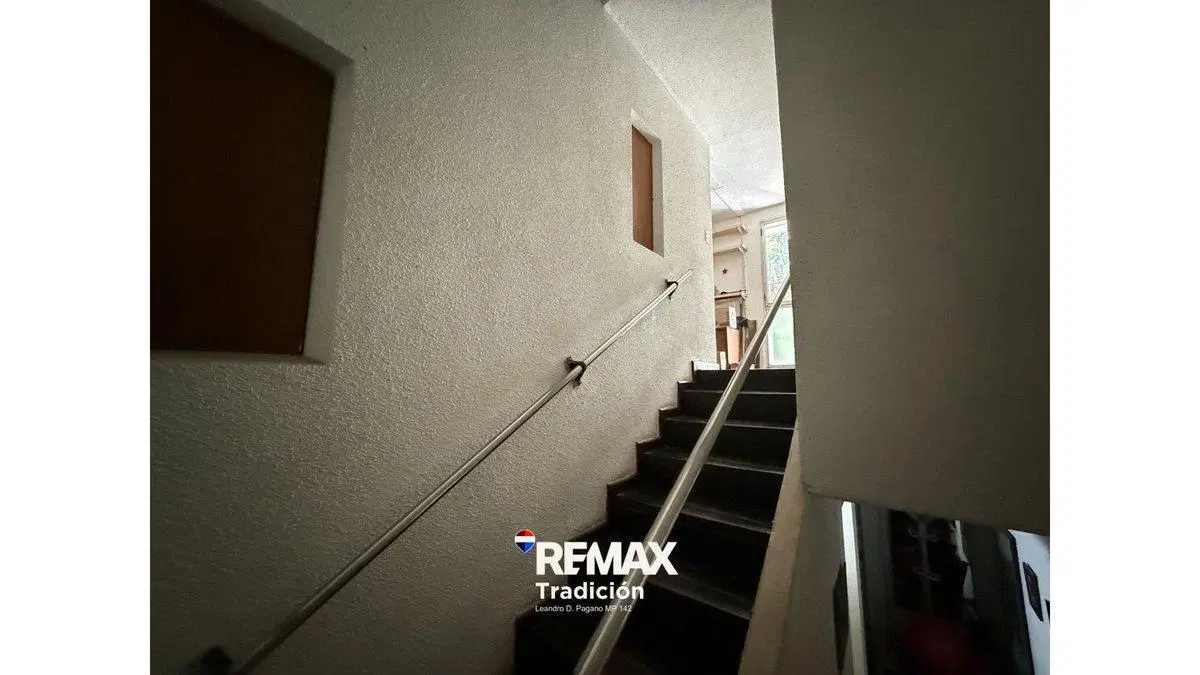 CASA  DE 6 AMB.  VENTA EN CASCO CENTRICO DE RCIA 2