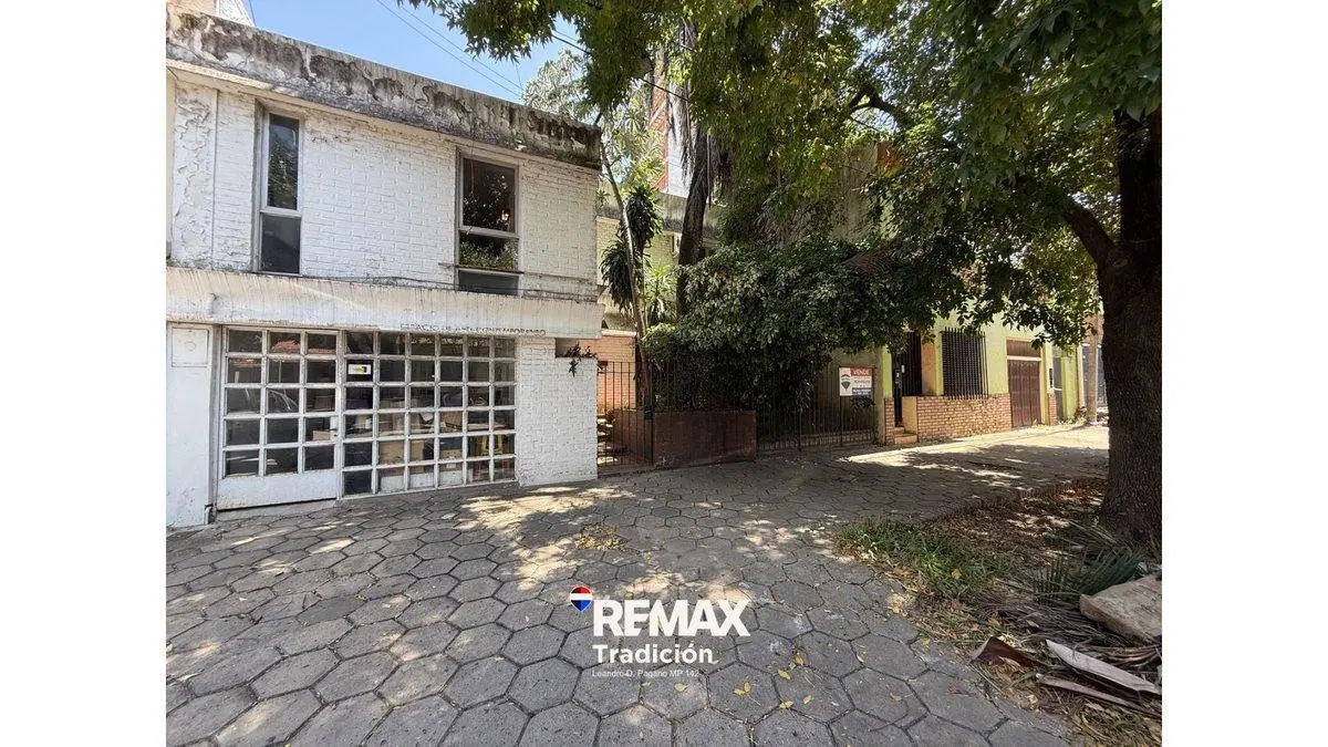 CASA  DE 6 AMB.  VENTA EN CASCO CENTRICO DE RCIA 4