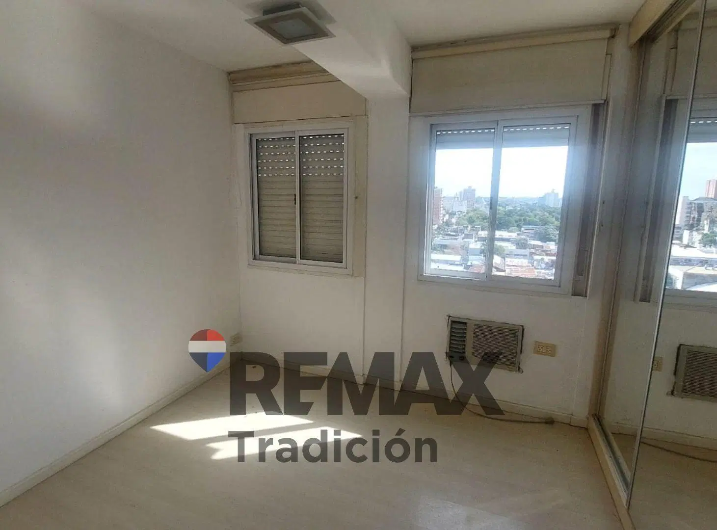 Venta Dpto 3 dormitorios c/ Cochera. Centro Rcia 4