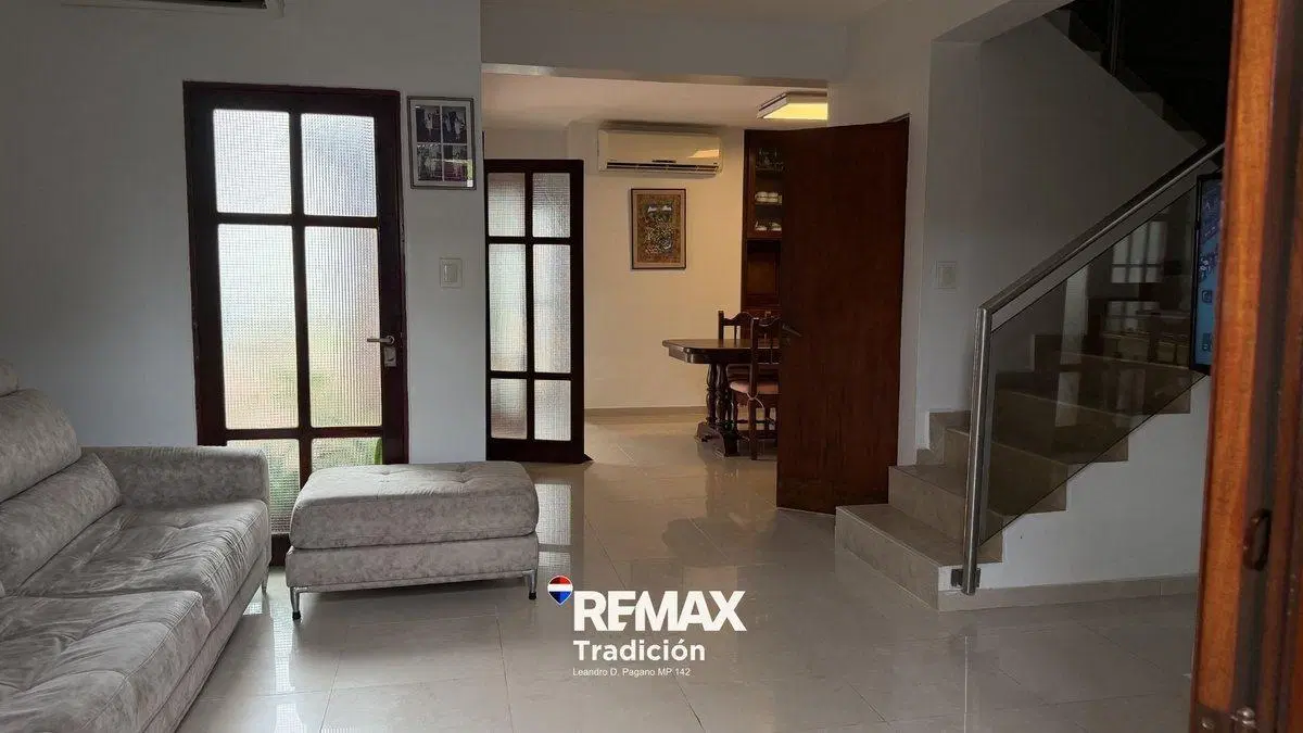 Casa de 5 ambientes en venta categoría muy buena. 2