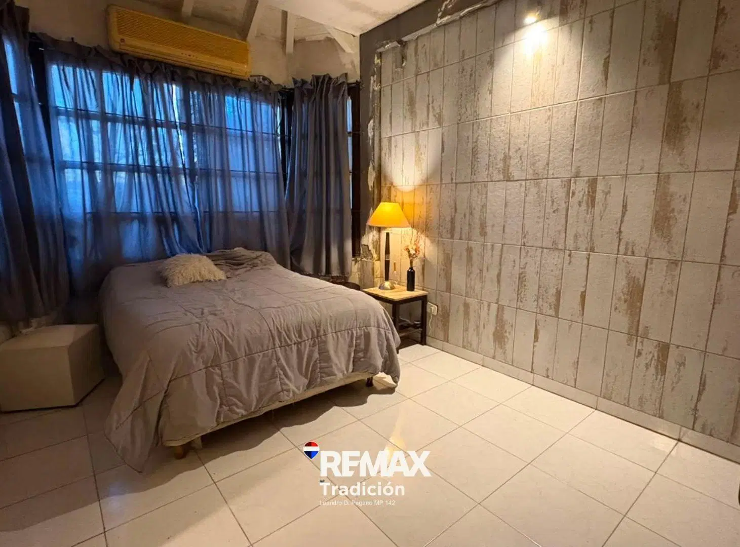 Hermosa Casa en Dúplex sobre Av. Hernandarias 8
