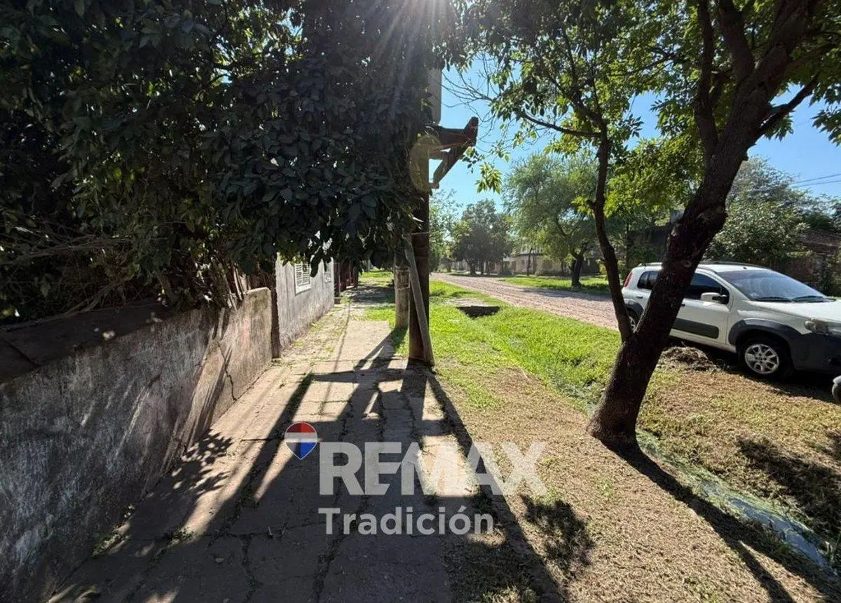 Casa a reciclar a la venta en Villa Libertad.- 3