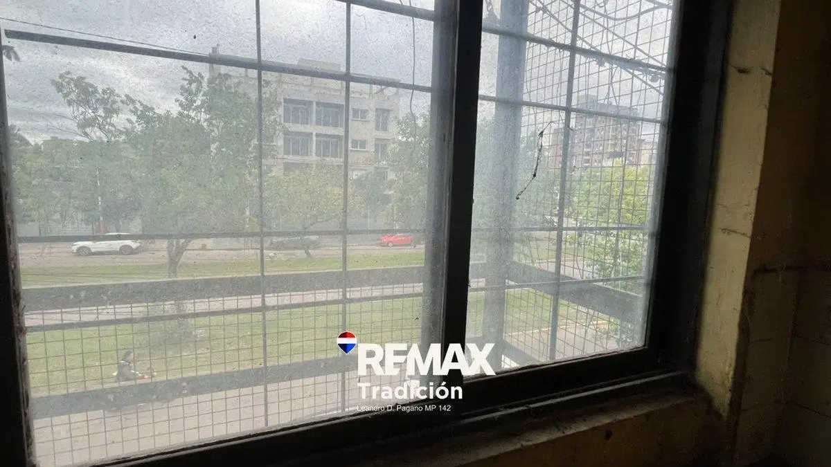 VENTA Galpón  sobre Av. Alvear -  a Reciclar 8