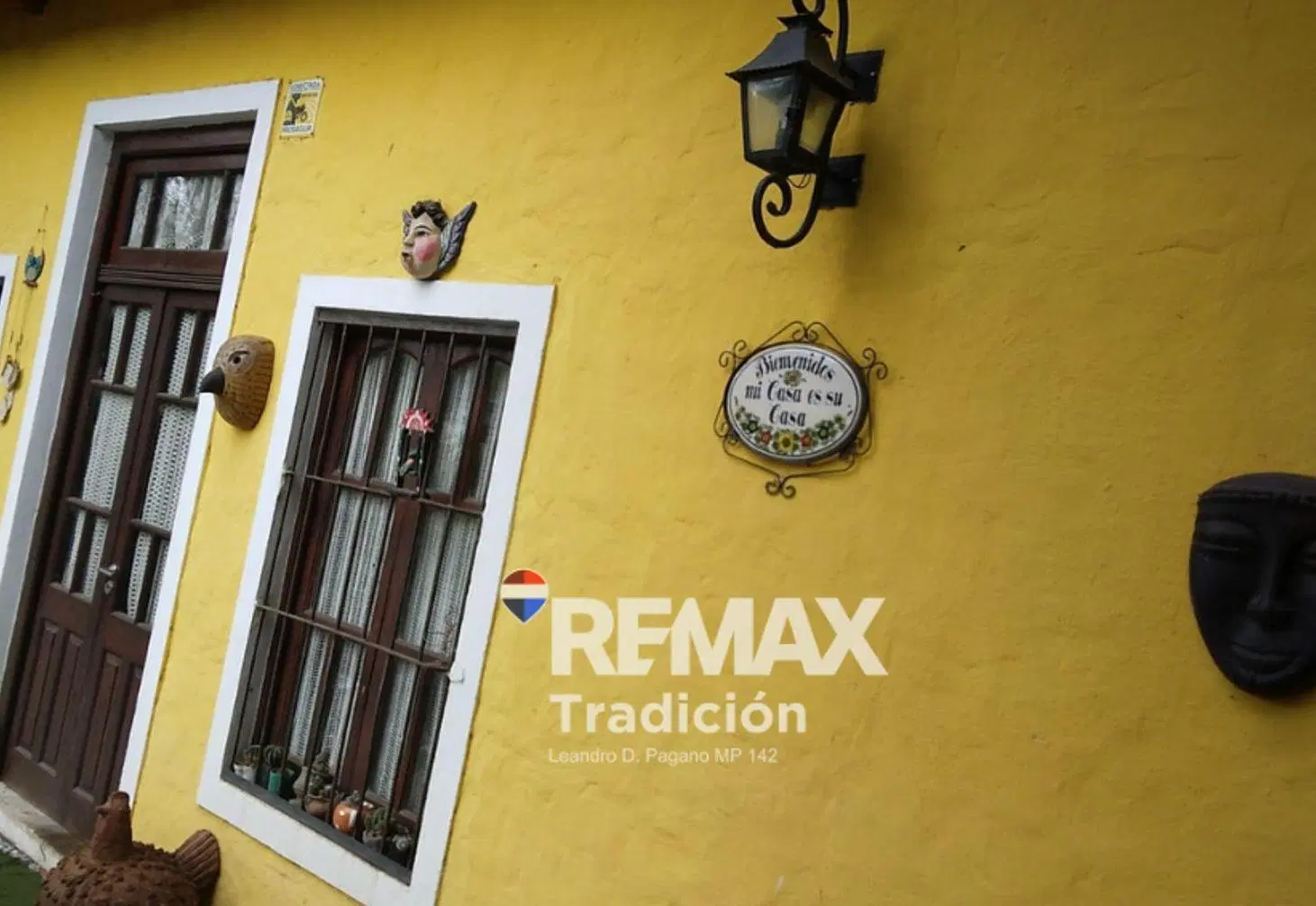 CASA VENTA CON PILETA Y AMPLIO PARQUE VERDE 4