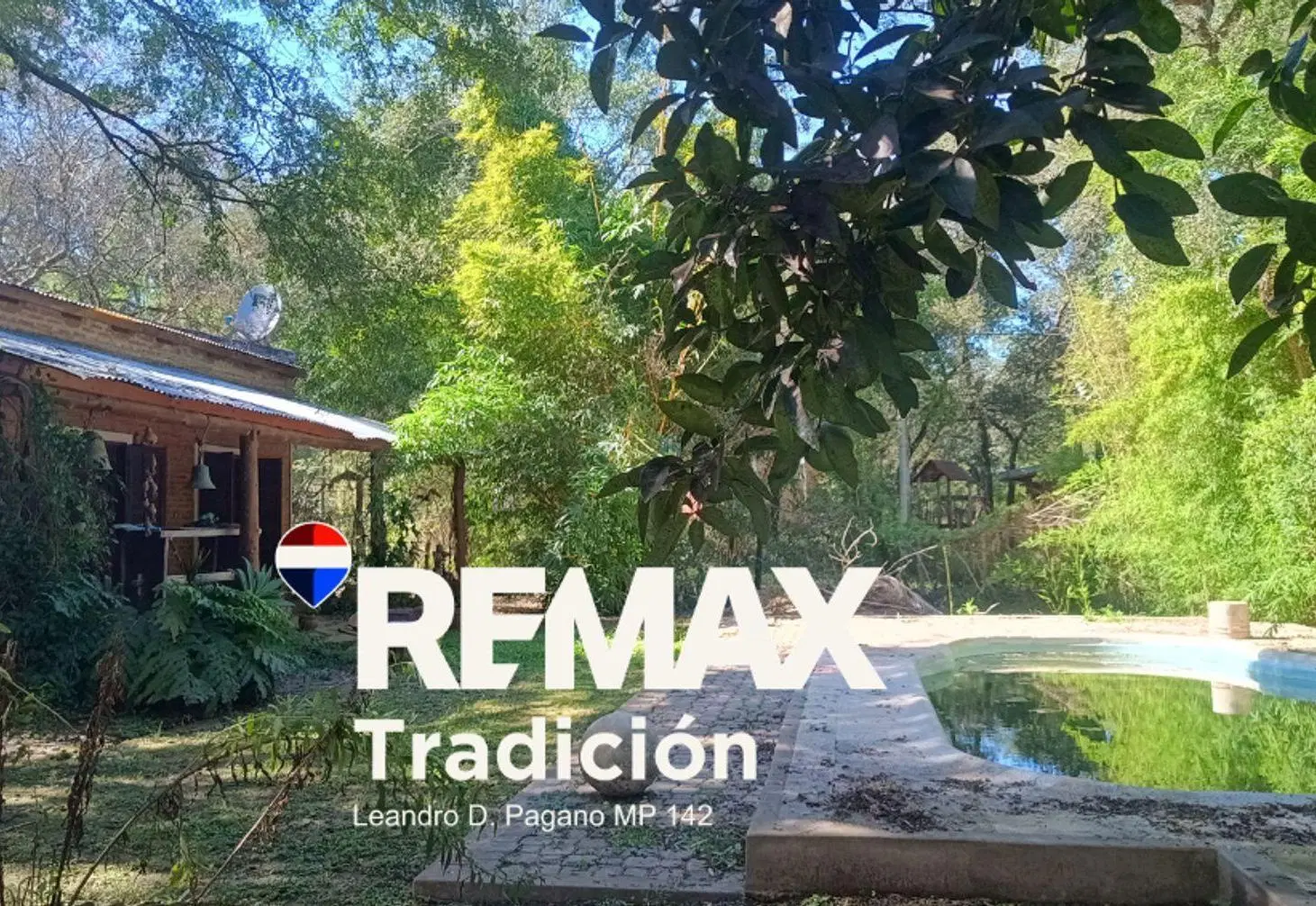 CASA VENTA CON PILETA Y AMPLIO PARQUE VERDE 8