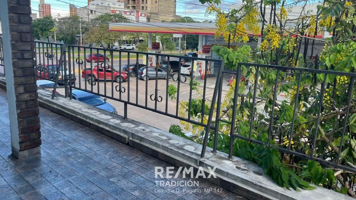 VENTA CASA + LOCAL COMERCIAL + DEPTOS- ZONA UNNE 2