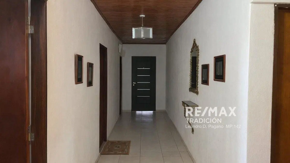 VENTA CASA + LOCAL COMERCIAL + DEPTOS- ZONA UNNE 5