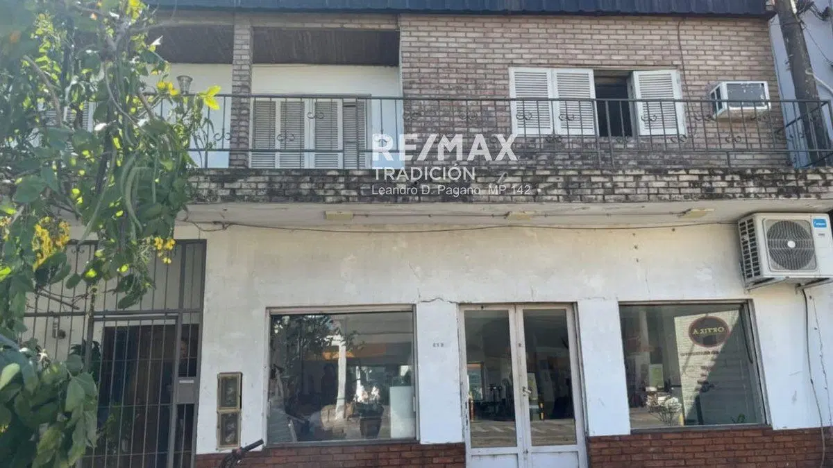 VENTA CASA + LOCAL COMERCIAL + DEPTOS- ZONA UNNE 3
