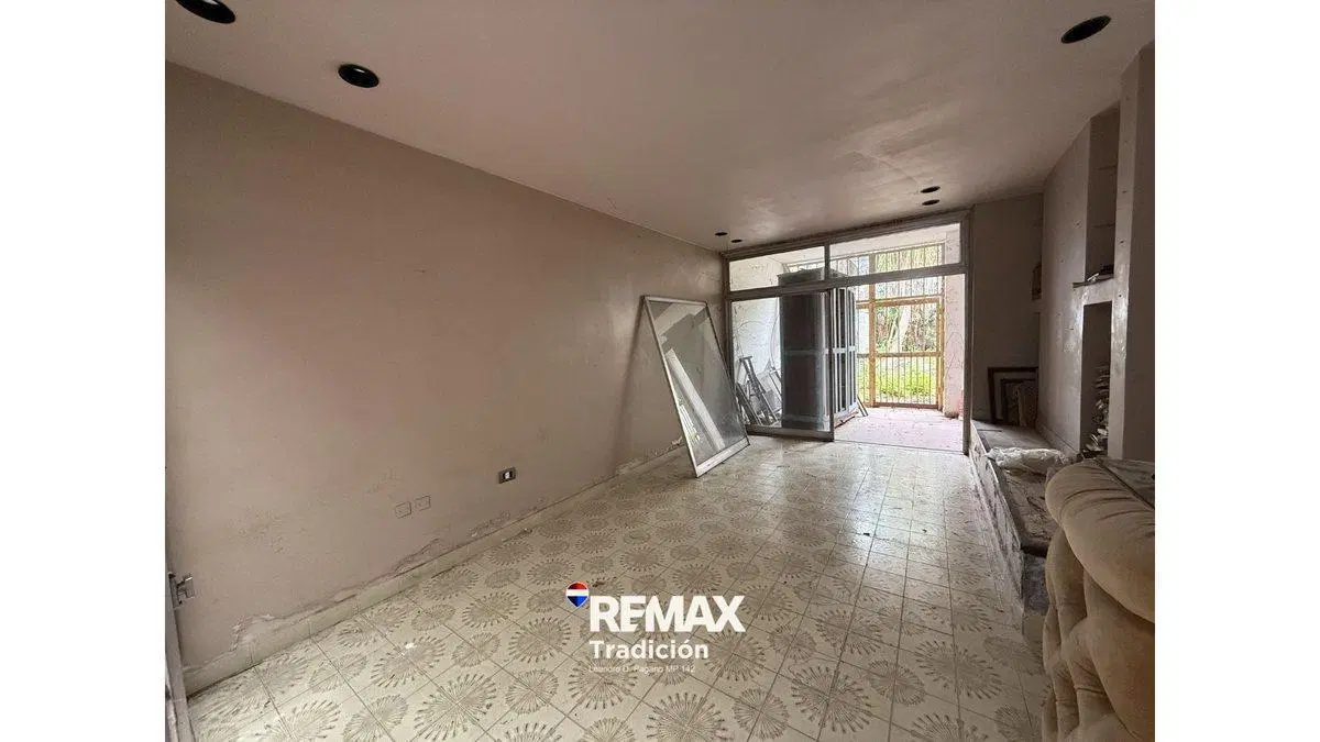 Casa 5 dorm. en venta – Resistencia – Patio amplio 8