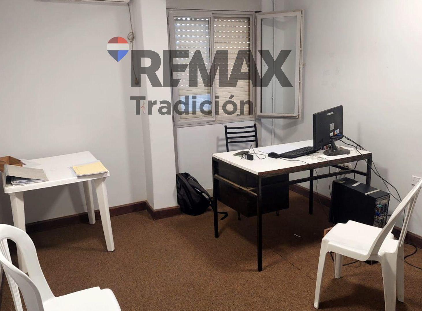 Foto de Venta Bloque de Oficinas c/ Cochera. Macrocentro, imagen 2