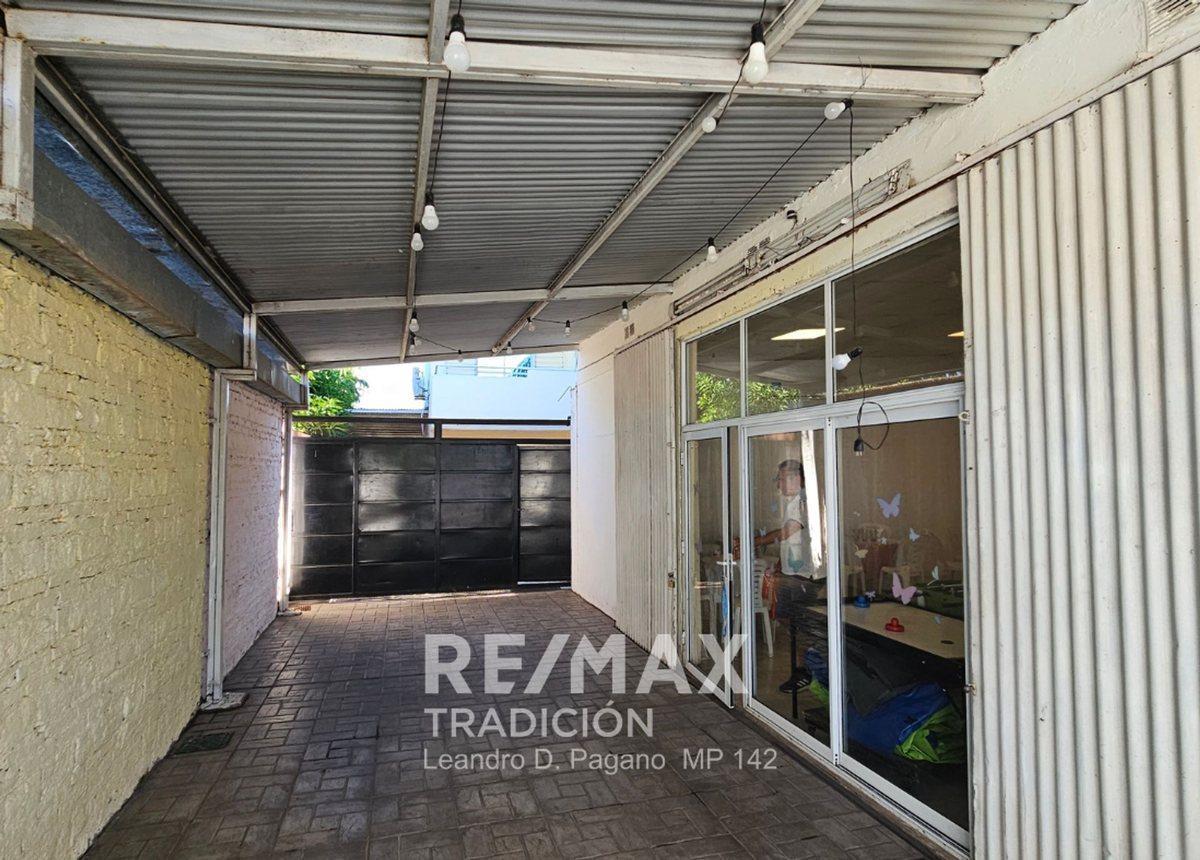 Foto de CASA CON SALON COMERCIAL EN VENTA - BARRANQUERAS, imagen 3