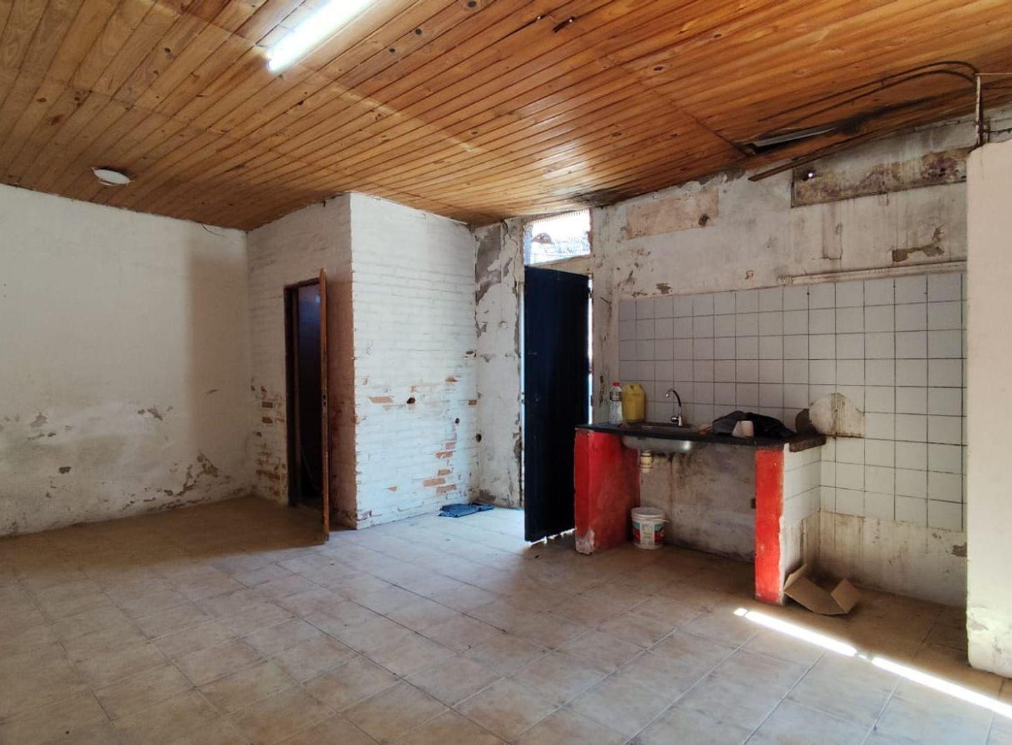 Foto de Venta de Terreno con construcción sobre avenida.-, imagen 5