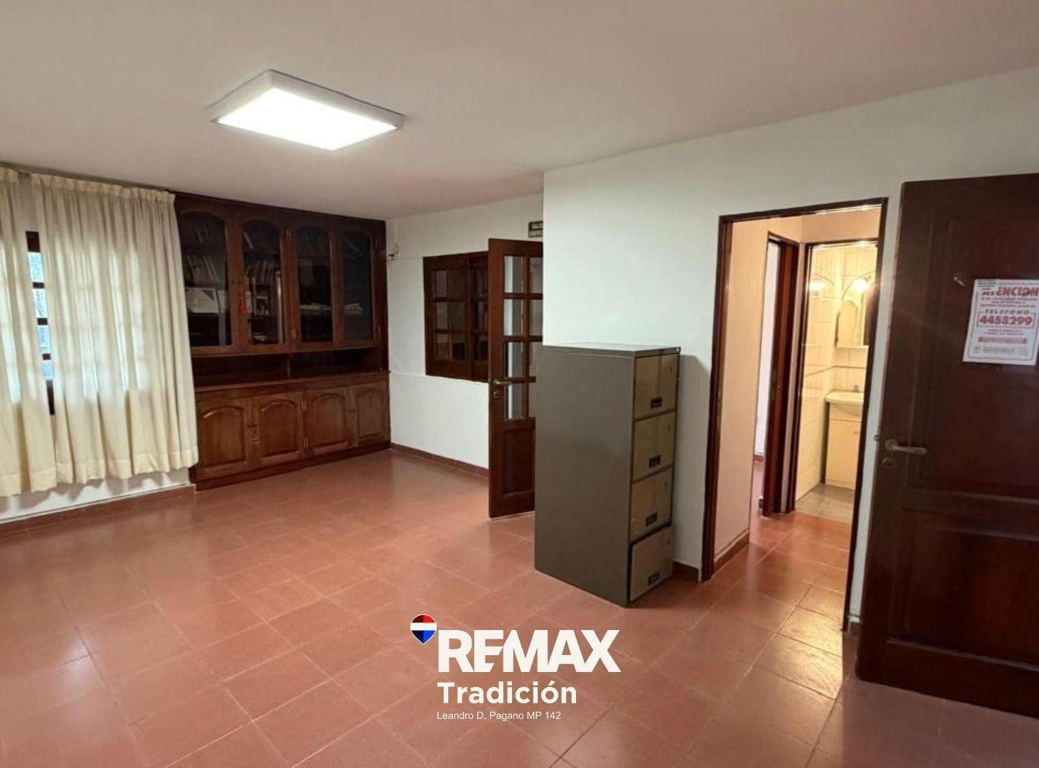 Foto de Propiedad con Oficinas, Taller y Amplio terreno, imagen 4