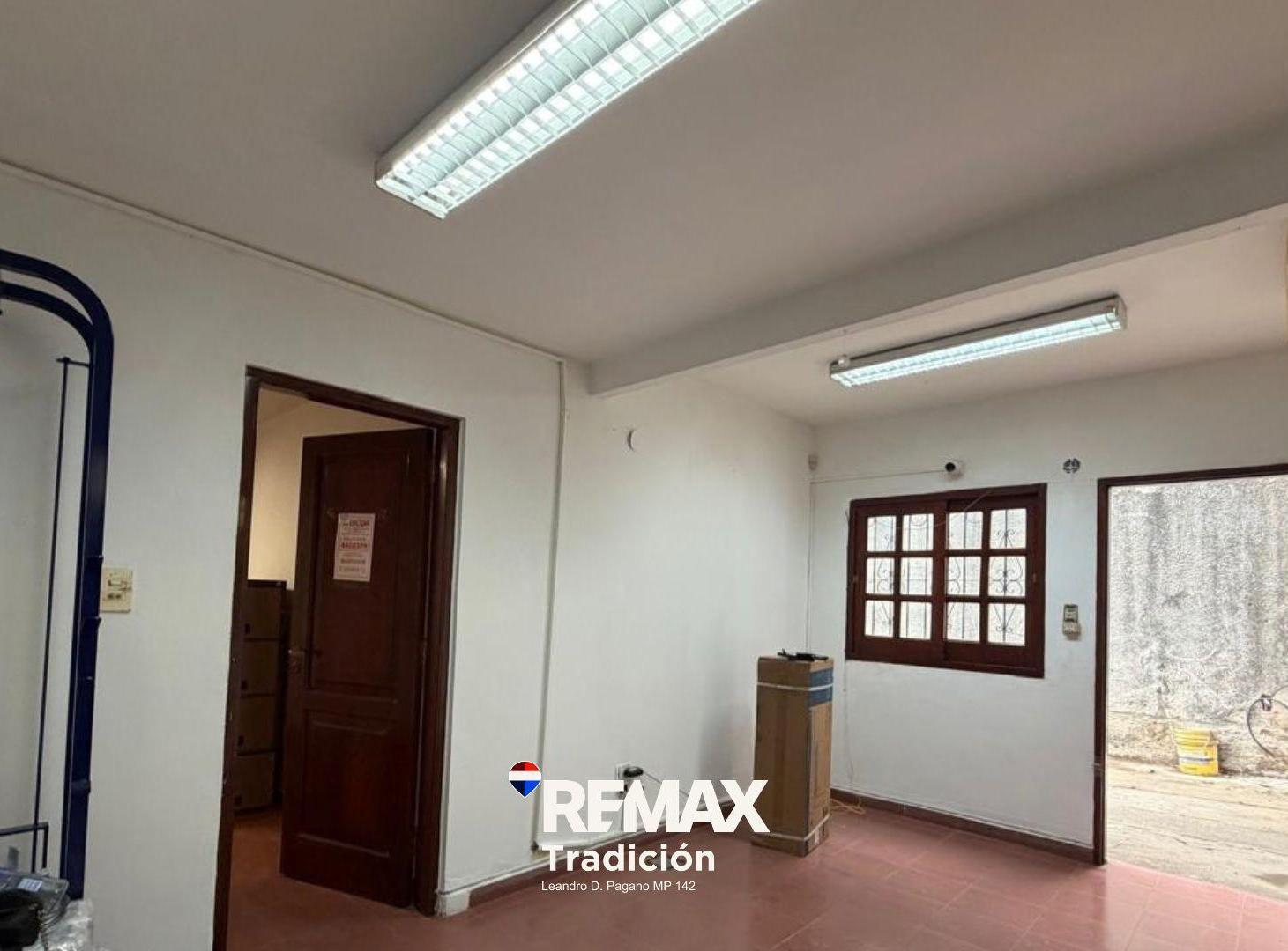 Foto de Propiedad con Oficinas, Taller y Amplio terreno, imagen 3