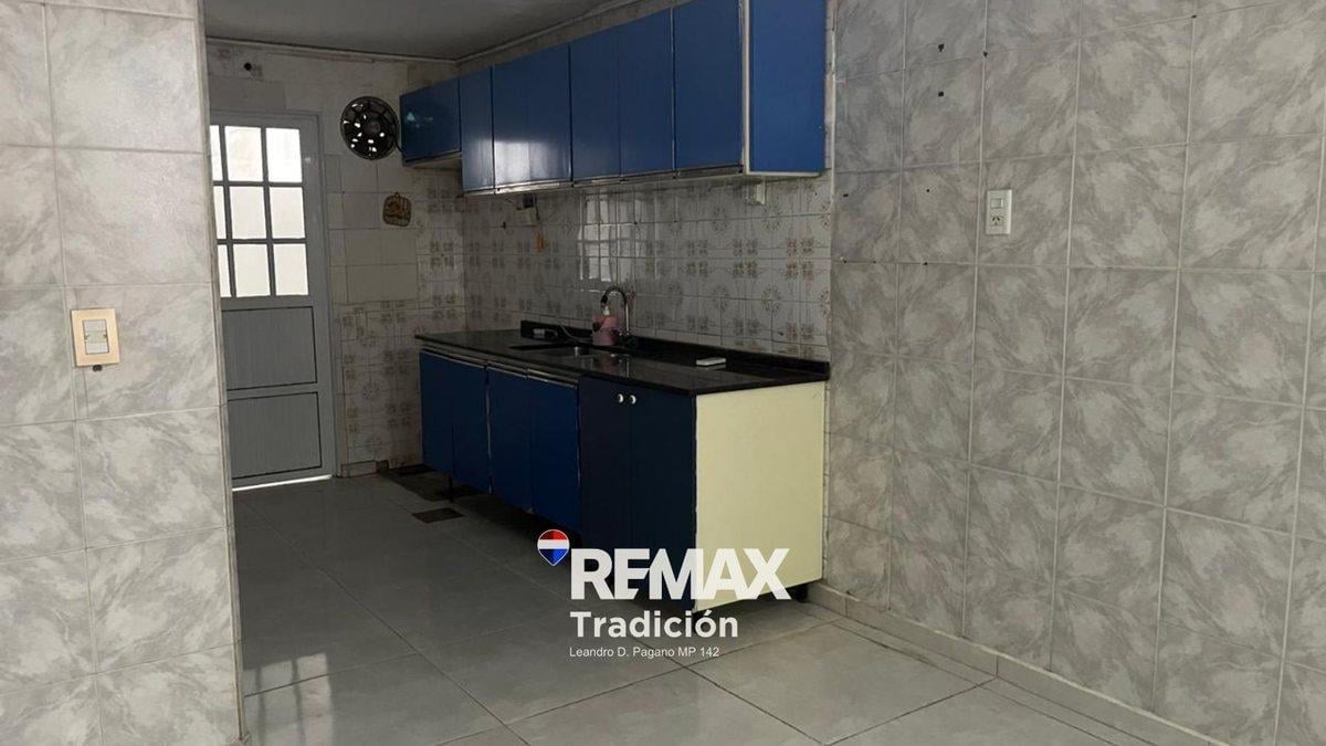 Foto de CASA + 4 DEPARTAMENTOS SOBRE AVENIDA - MACROCENTRO, imagen 2