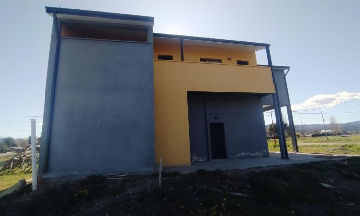 Local Comercial + 2 Deptos: 1