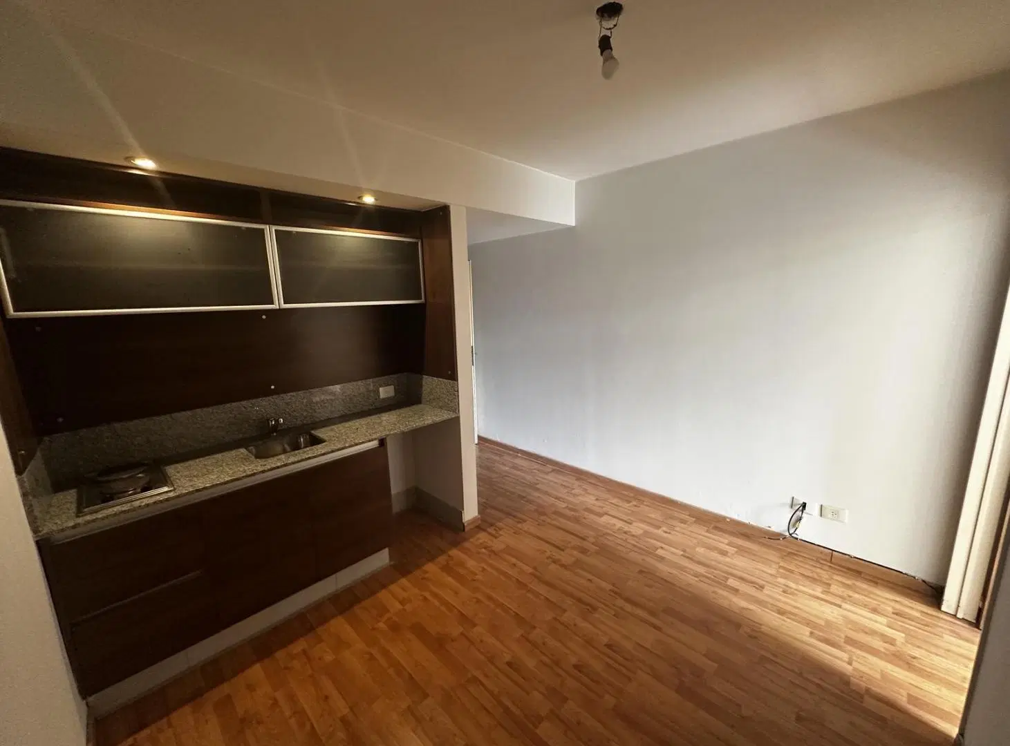 ALQUILER  MONOAMBIENTE OFICINA  /  VIVIENDA VILLA DEL PARQUE PISO 3 CON BALCON 4