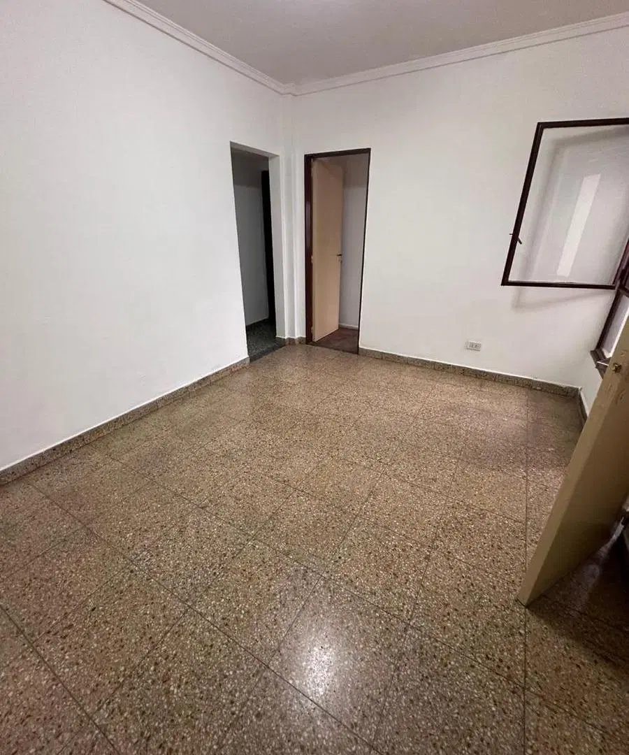 OPORTUNIDAD VENTA 2 AMBIENTES CON PATIO EN MONTE CASTRO LISTO PARA MUDARTE 5