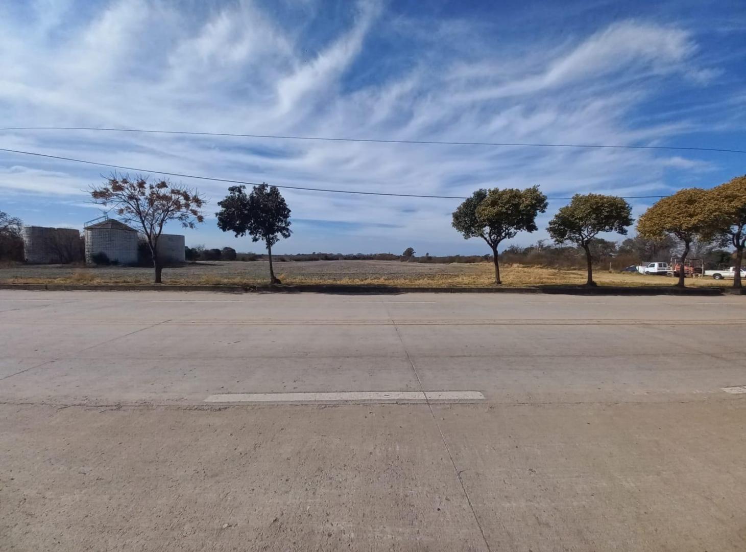 Foto de Campo en Venta ideal loteo. Compatible uso residencial, comercial e, imagen 2