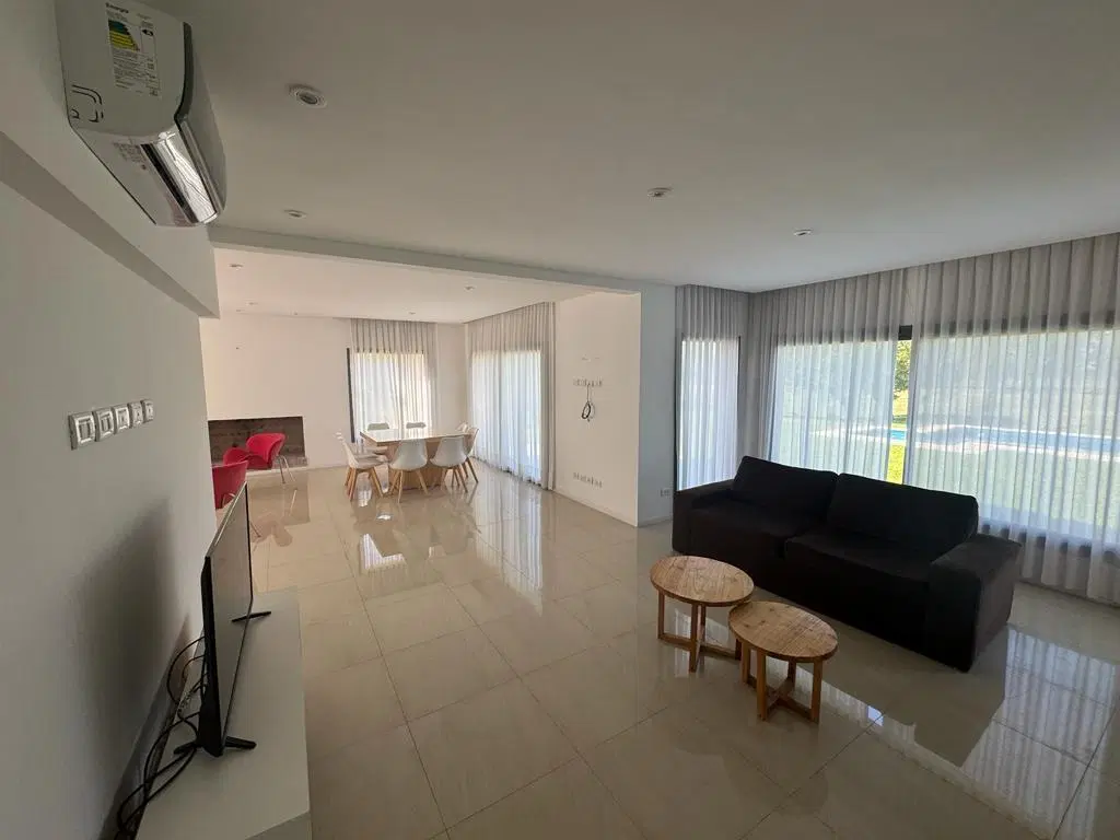 Hermosa Casa en  alquiler y en venta. 3