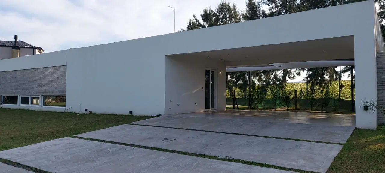 Casa de  hermoso diseño en una planta 2