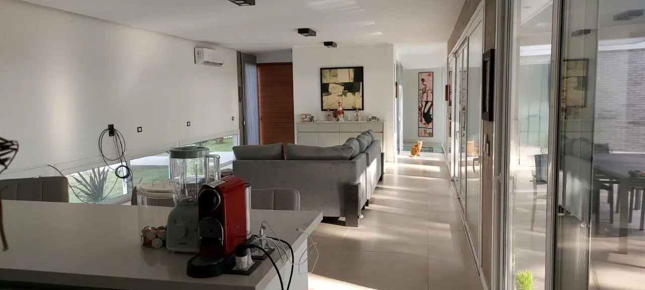 Casa de  hermoso diseño en una planta 3