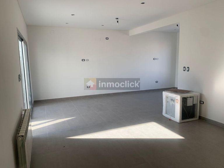 **HERMOSA CASA EN VENTA- B° RINCON DE DRUMMOND - LUJAN DE CUYO**