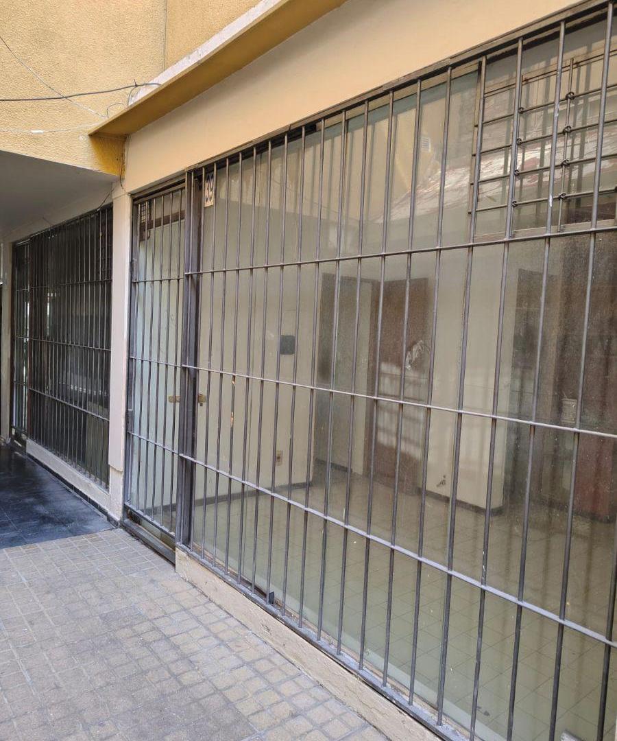 SE ALQUILA LOCAL EN EXCELENTE UBICACION AV. BARTOLOME MITRE 1448 DE CIUDAD EN GALERIA DEL SOL