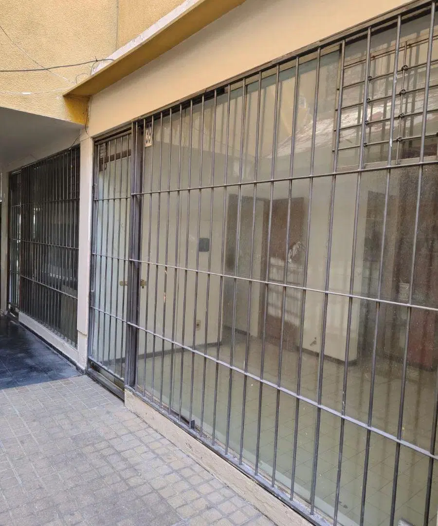 SE ALQUILA LOCAL EN EXCELENTE UBICACION AV. BARTOLOME MITRE 1448 DE CIUDAD EN GALERIA DEL SOL 1