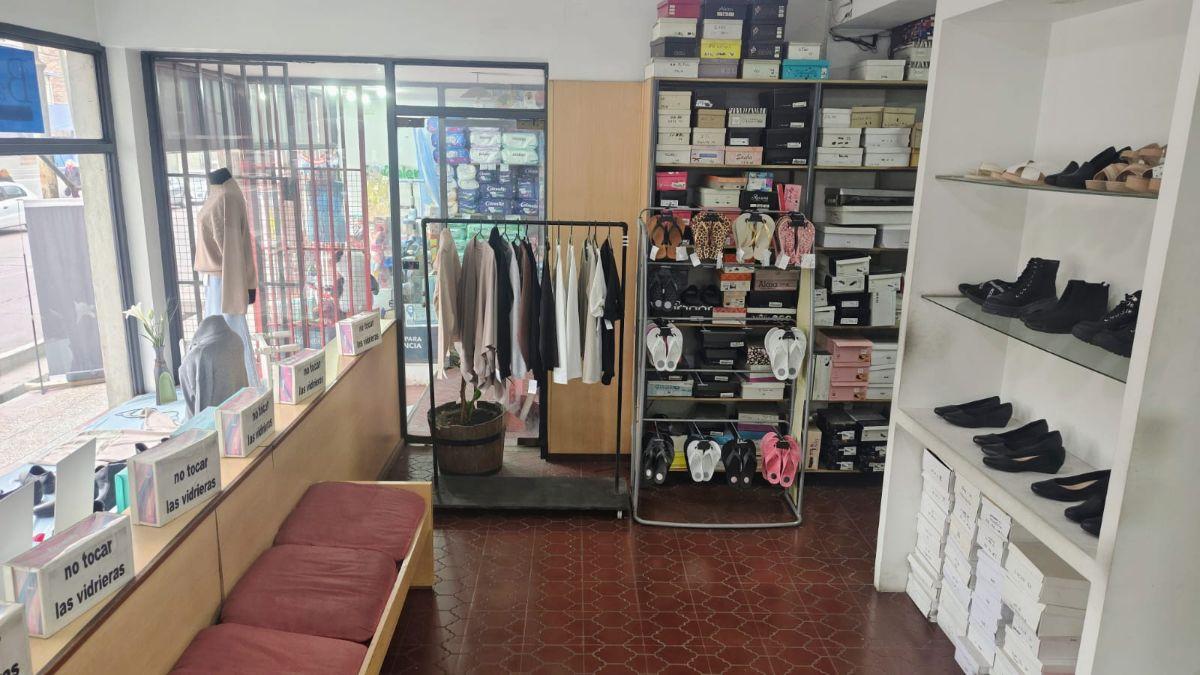 Foto de SE ALQUILA LOCAL COMERCIAL EN RIVADAVIA Y LAS HERAS GODOY CRUZ, imagen 1