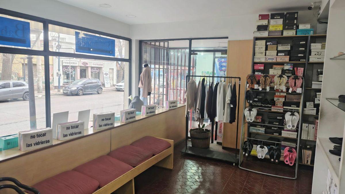 Foto de SE ALQUILA LOCAL COMERCIAL EN RIVADAVIA Y LAS HERAS GODOY CRUZ, imagen 2
