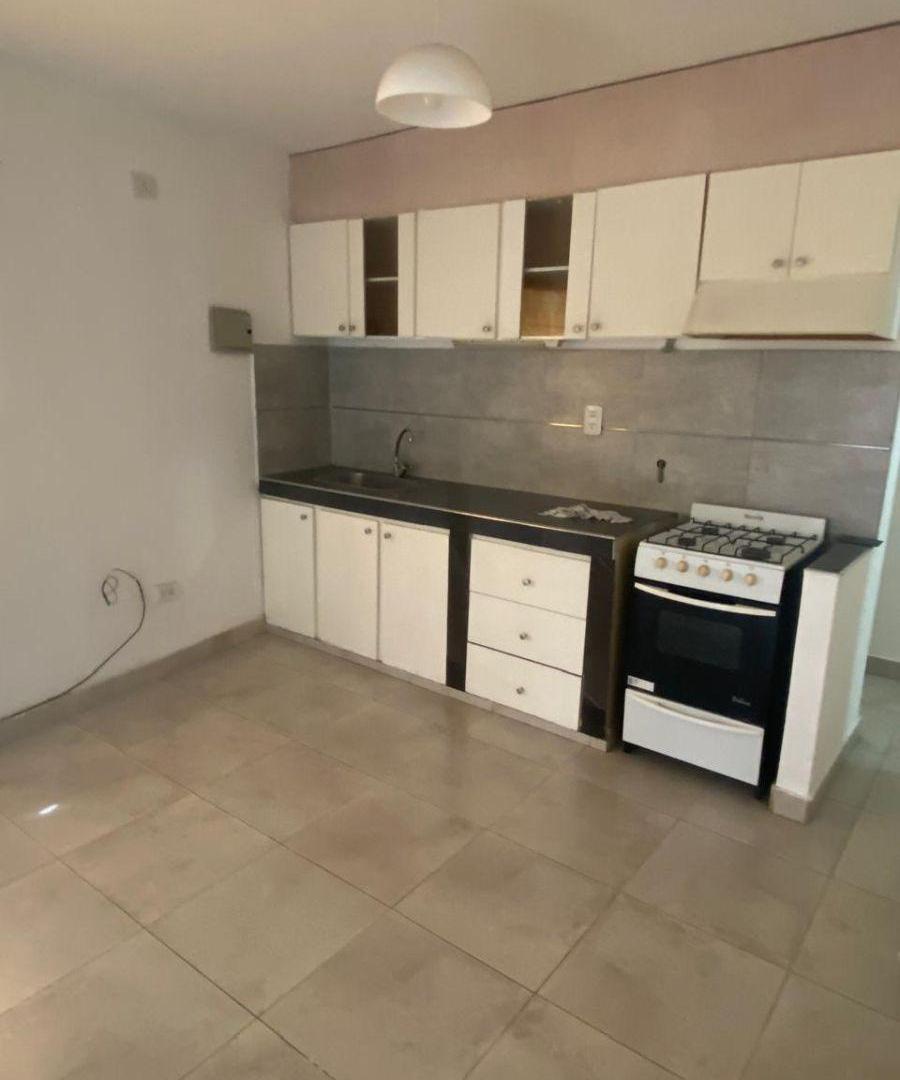 Foto de SE ALQUILA DEPARTAMENTO EXCELENTE UBICACION EN CALLE ALBERDI N°881 DE, imagen 1