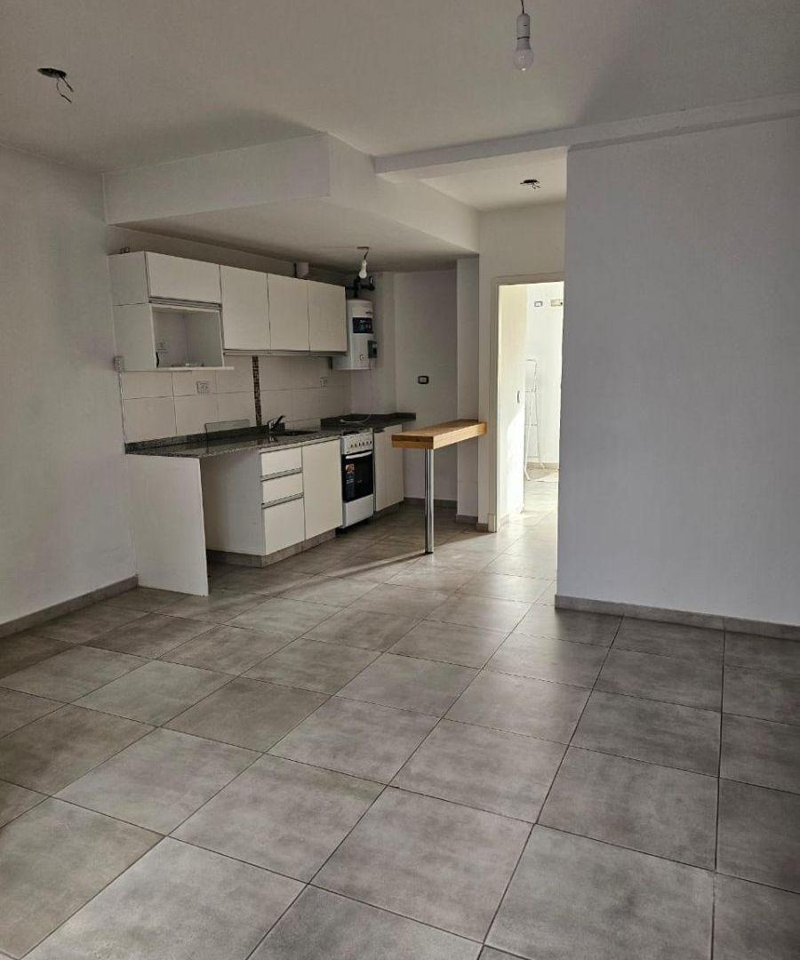 Foto de SE ALQUILA DEPARTAMENTO CALLE FELICIANI N°2289 GODOY CRUZ, imagen 3