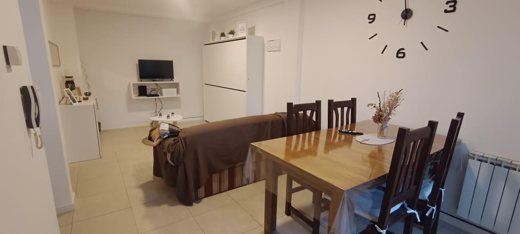 Departamento de 2 ambientes en La Perla