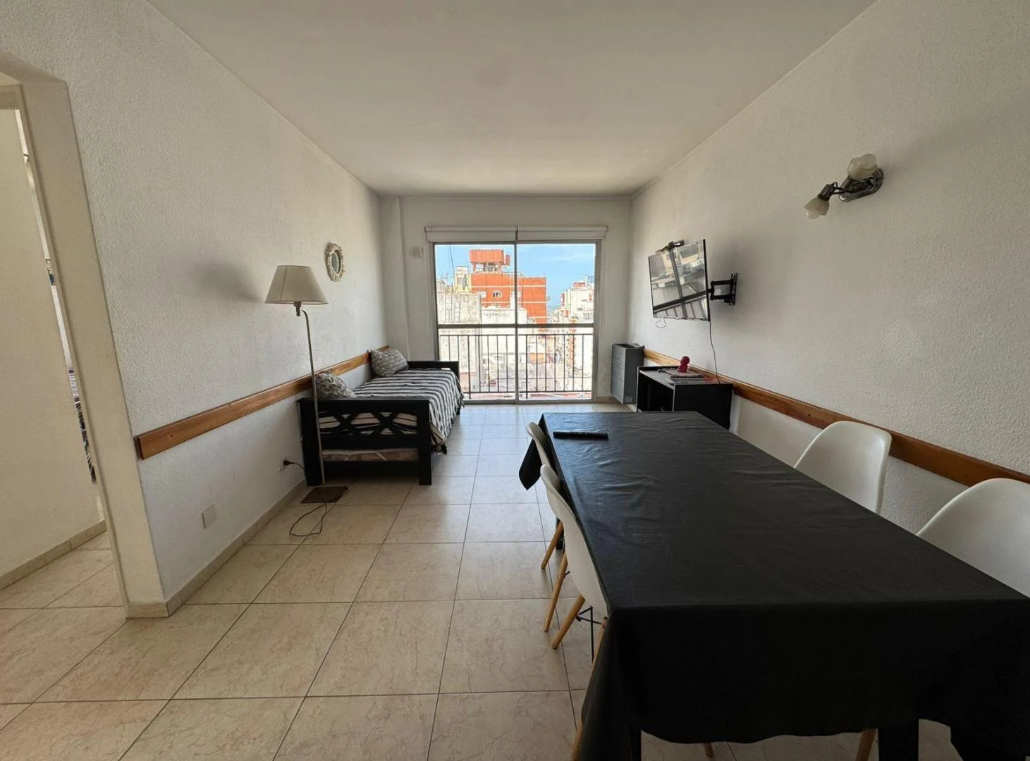 Departamento 3 ambientes con cochera en Plaza Colon