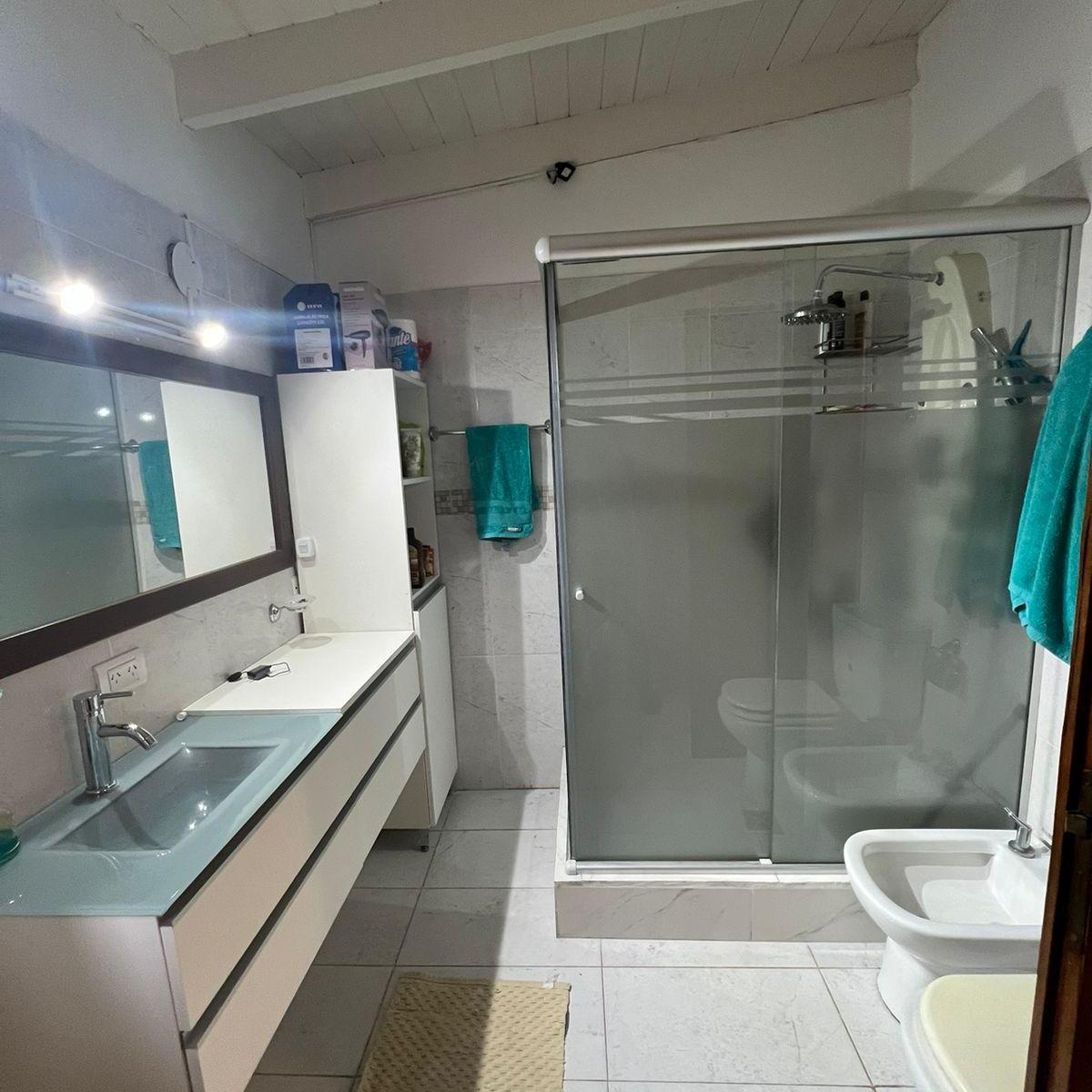 Propiedad de 4 Dorm. Zona Residencial (Bolivar y Avellaneda) 2