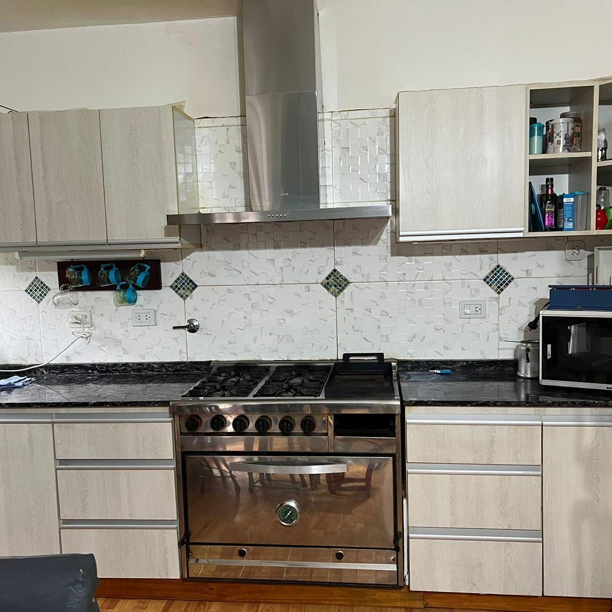 Propiedad de 4 Dorm. Zona Residencial (Bolivar y Avellaneda) 4