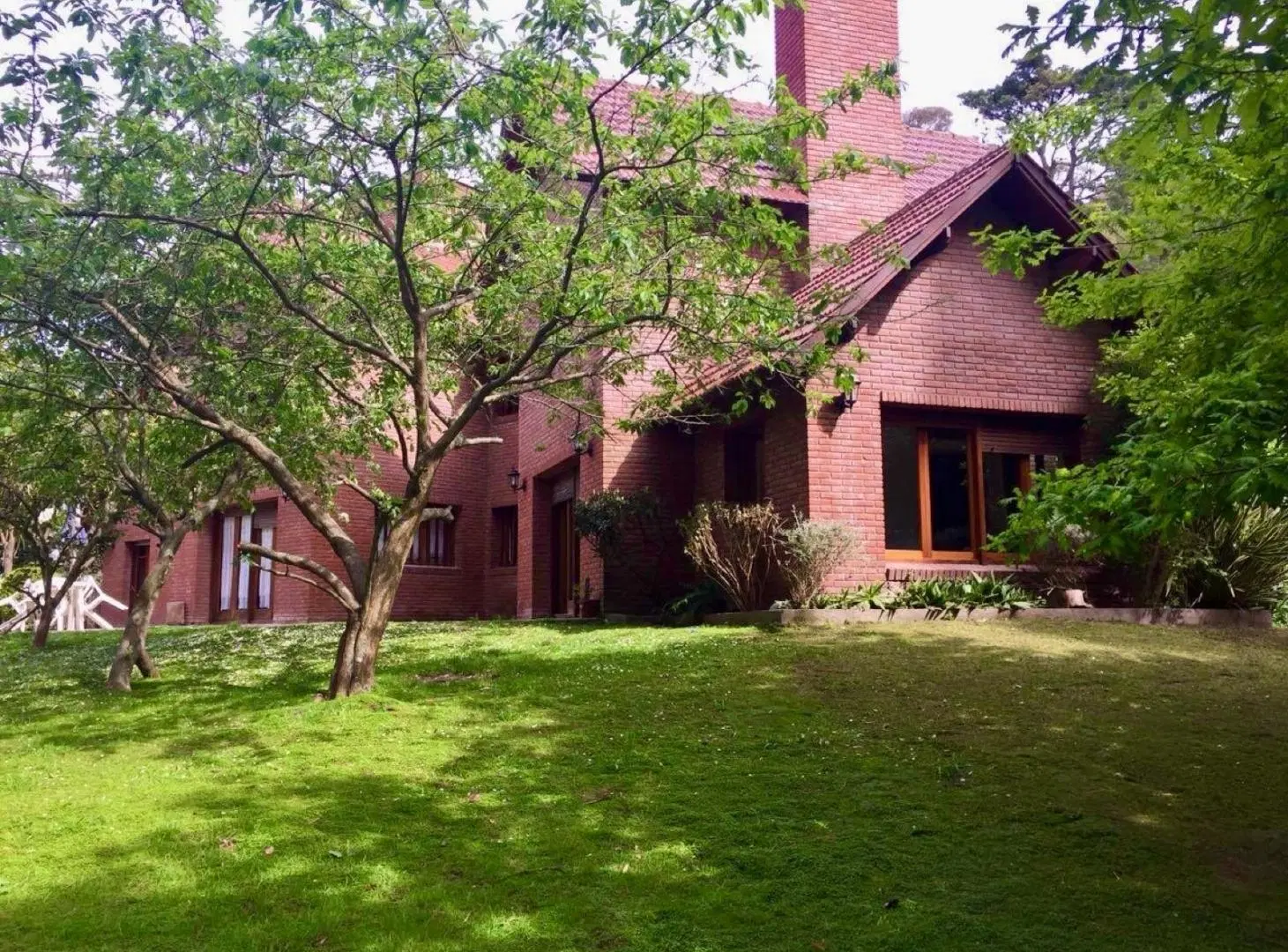 Casa Venta en el Bosque Peralta Ramos, 4 ambientes con pileta. 1