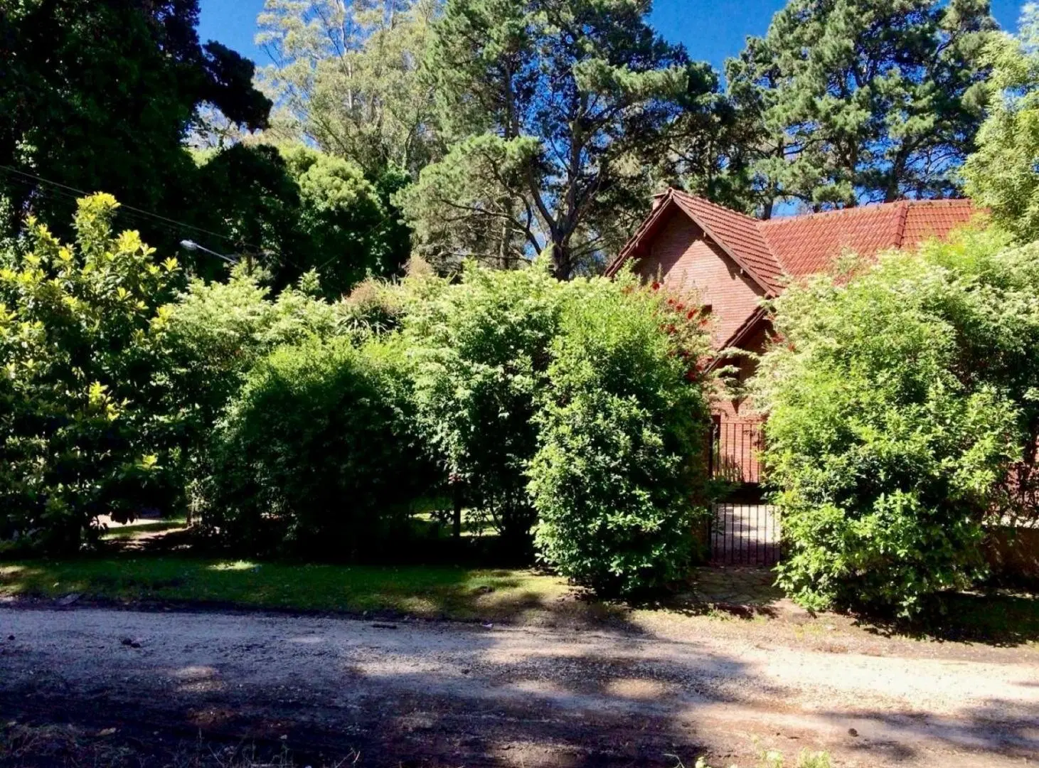Casa Venta en el Bosque Peralta Ramos, 4 ambientes con pileta. 4