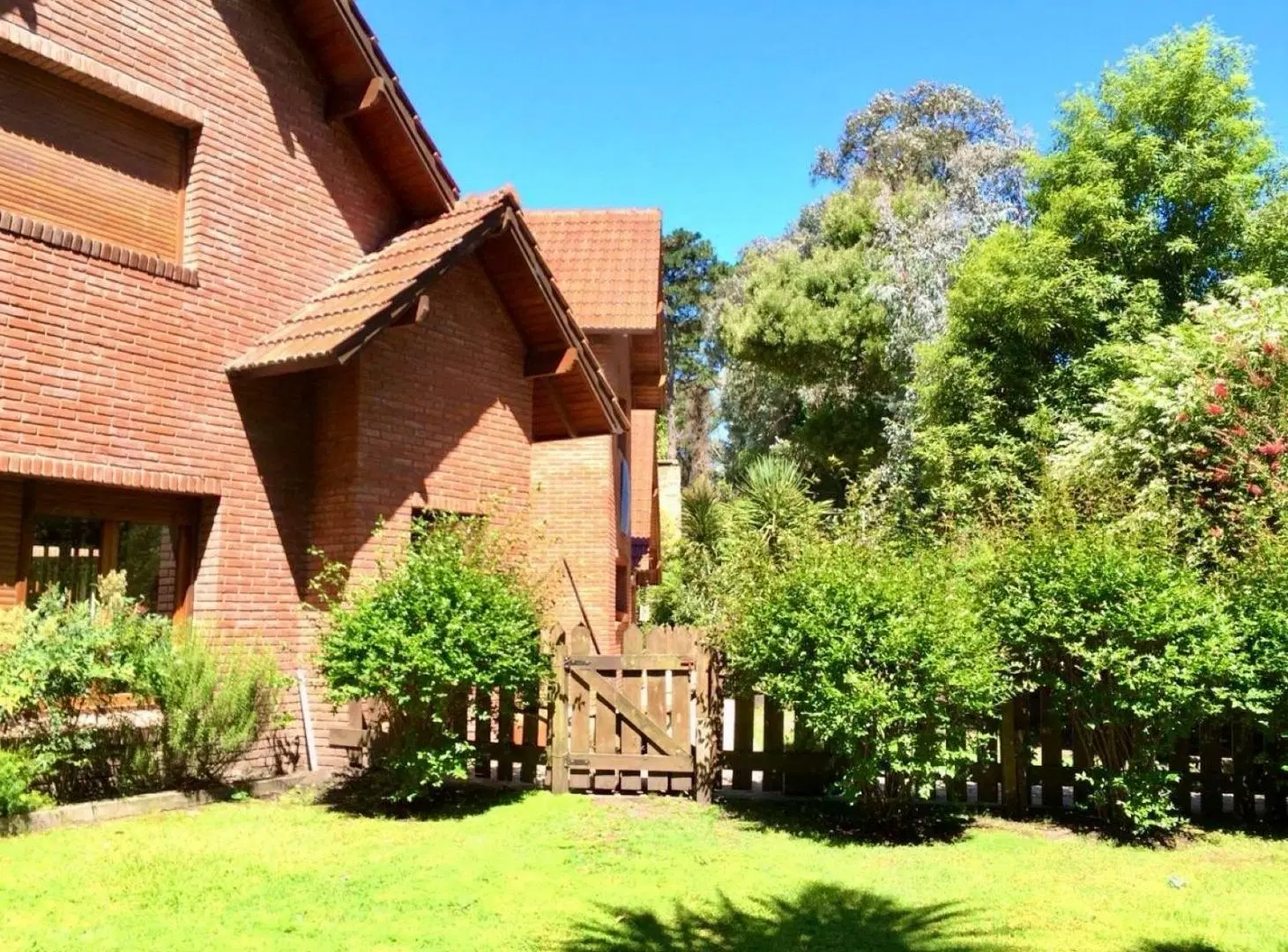 Casa Venta en el Bosque Peralta Ramos, 4 ambientes con pileta. 5