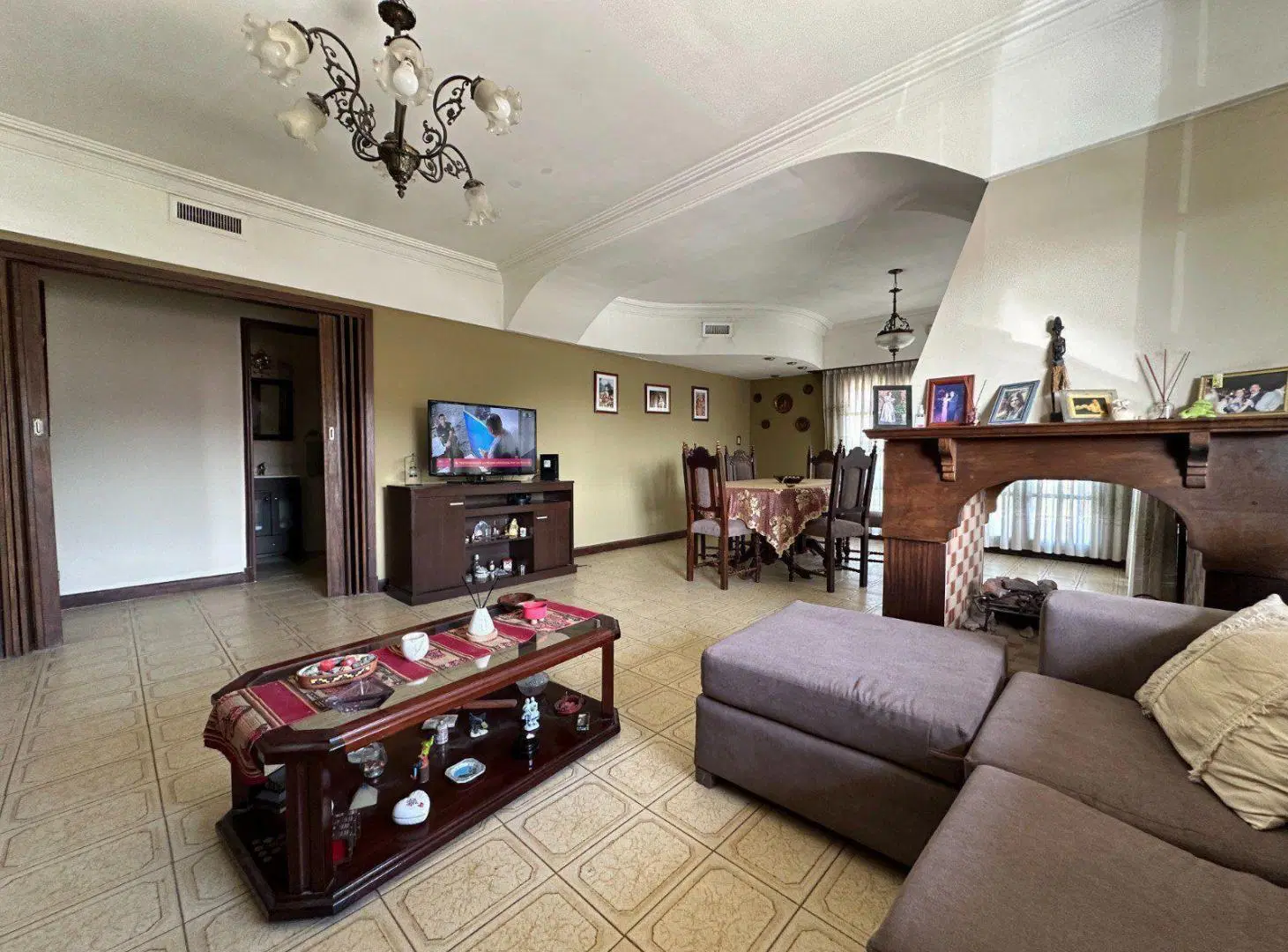 VENTA DE CASA 4 AMB CON PILETA Y LOCAL 3