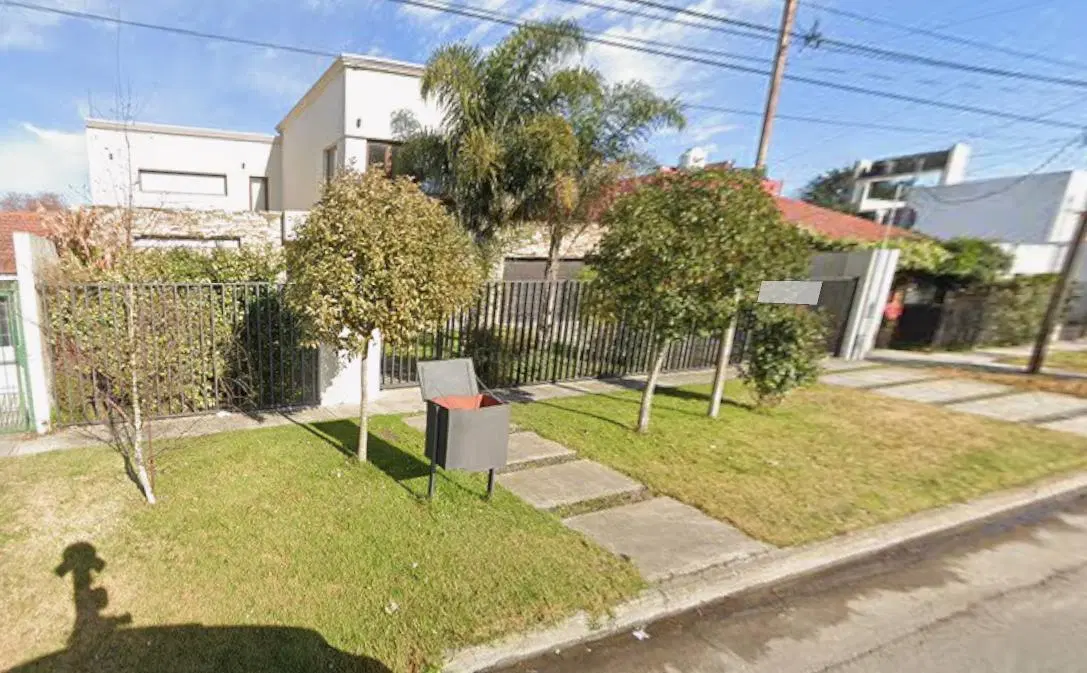 Casa en venta, con pileta climatizada en barrio Caisamar 2