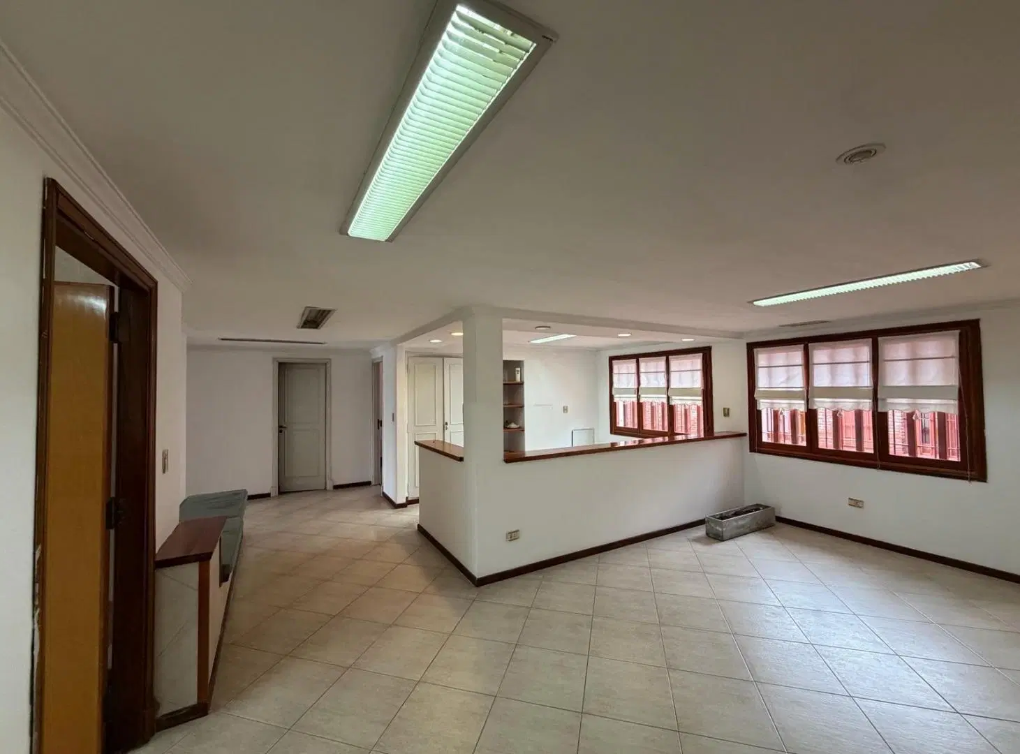 Departamento en venta sobre avenida independencia. 1
