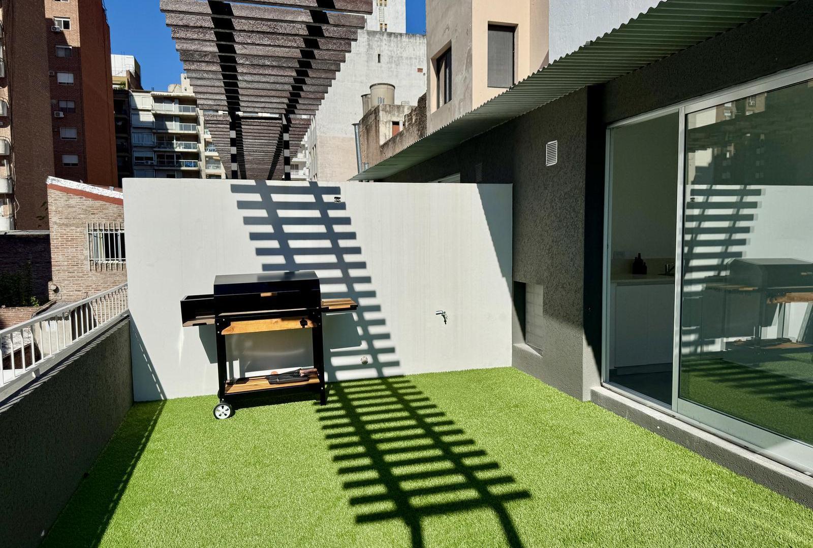 Venta casa de pasillo en Centro a estrenar 3 dormitorios patio y terraza proximo a oroño