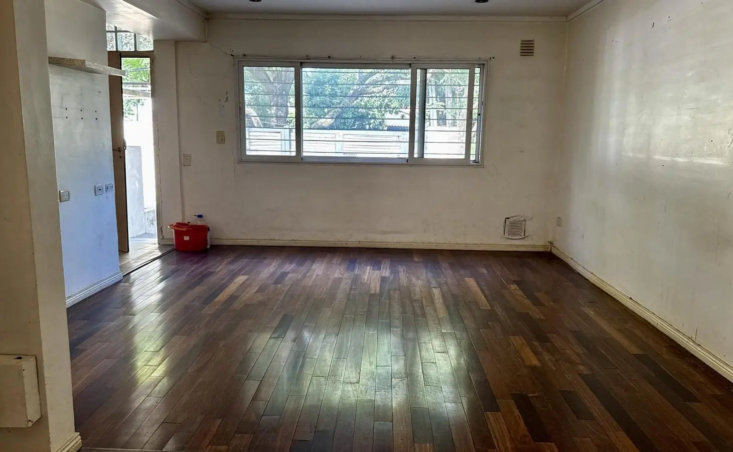 Casa en venta de 3 dormitorios y jardín amplio Rosario 5
