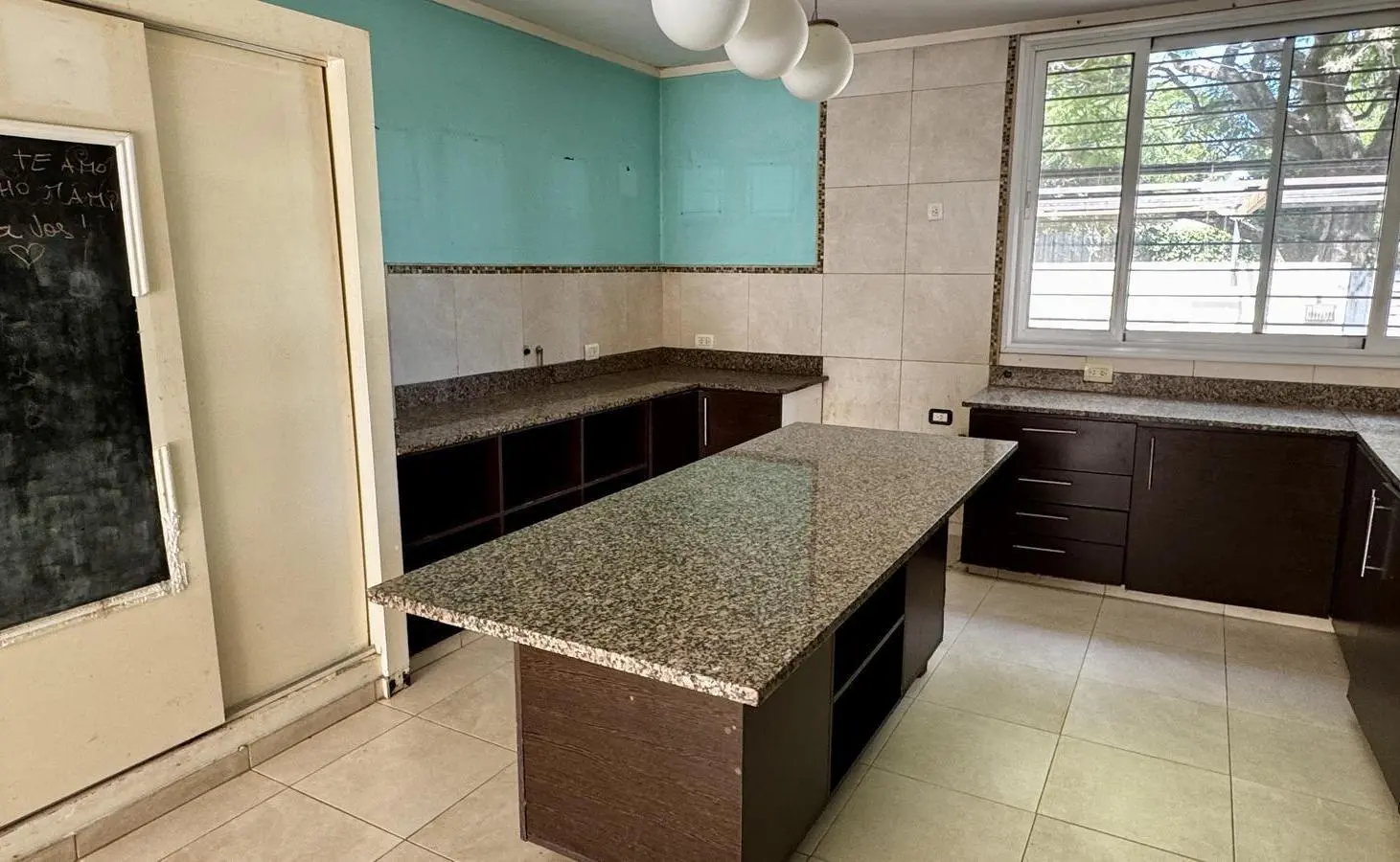 Casa en venta de 3 dormitorios y jardín amplio Rosario 8