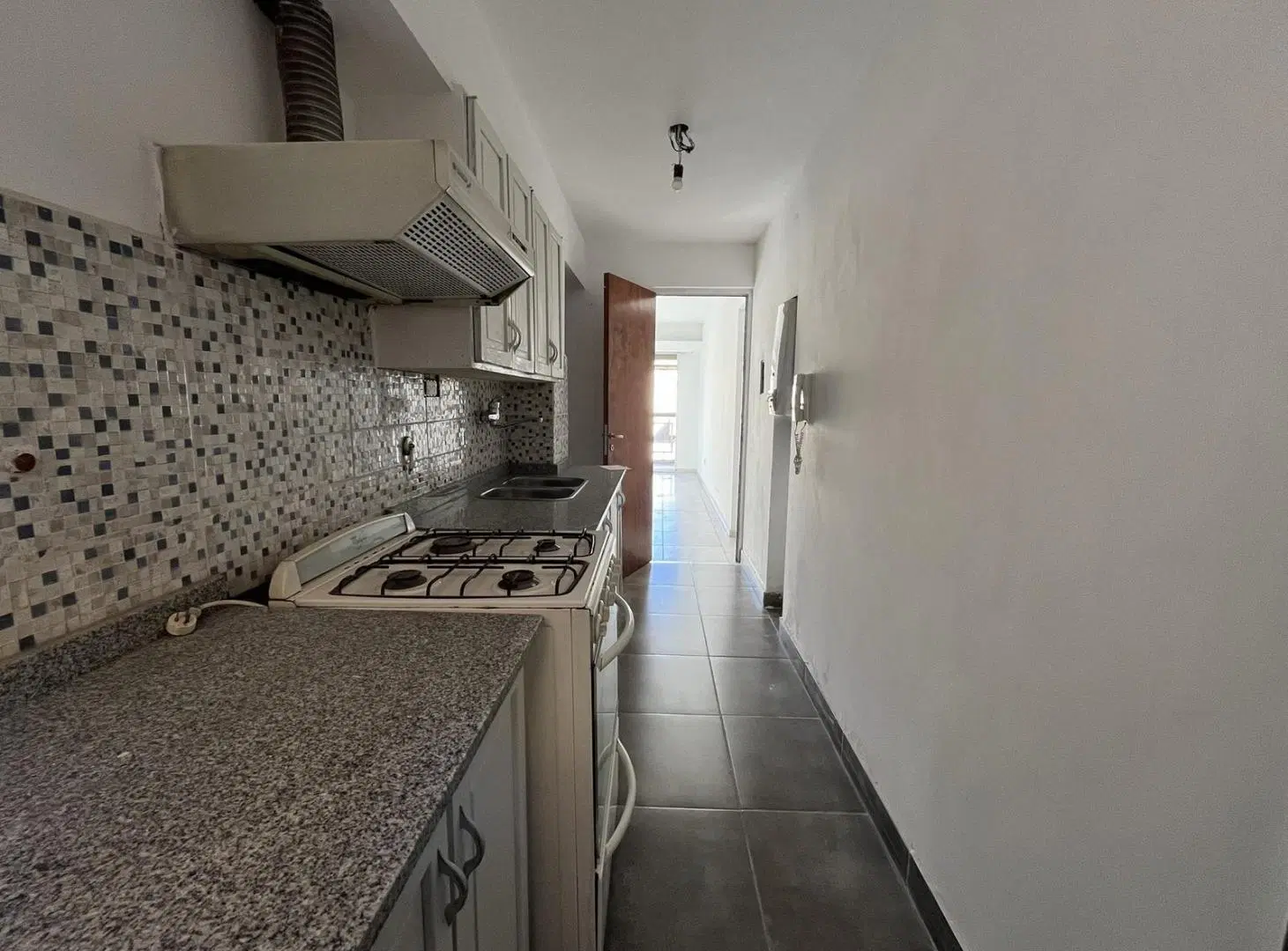 Departamento 2 dormitorios en venta al frente con balcón. Cocina independiente. reciclado 2