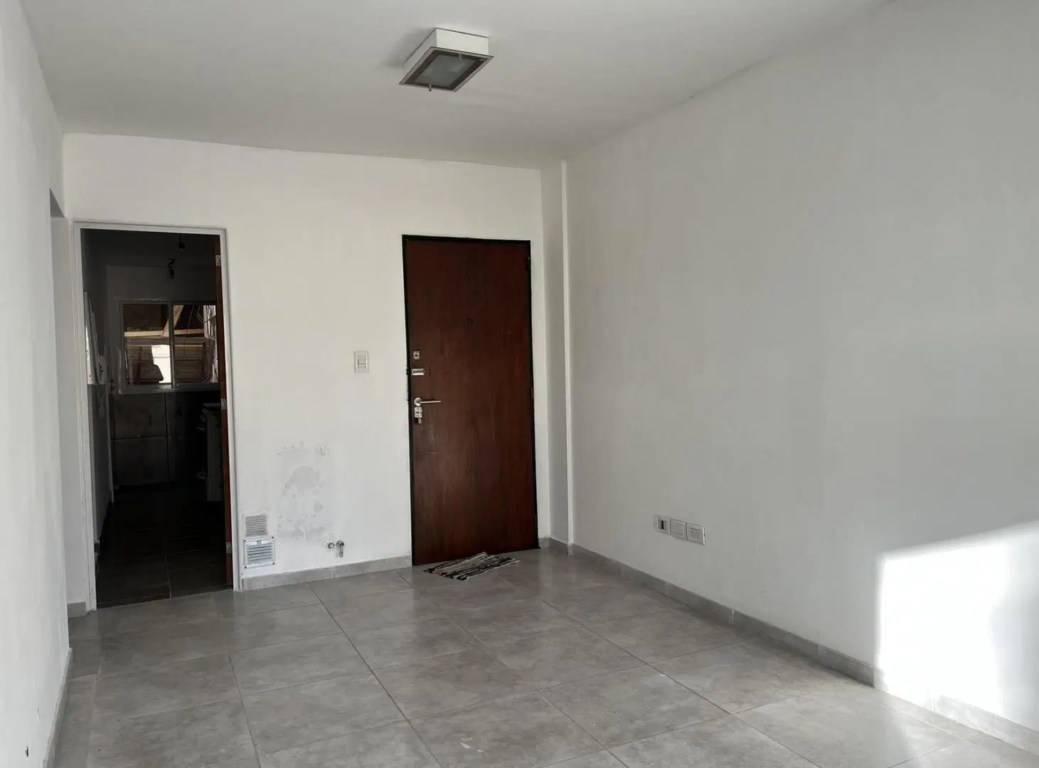 Departamento 2 dormitorios en venta al frente con balcón. Cocina independiente. reciclado 5