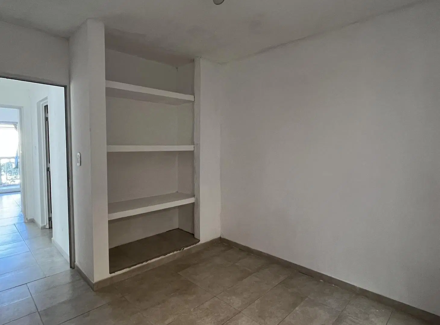 Departamento 2 dormitorios en venta al frente con balcón. Cocina independiente. reciclado 4