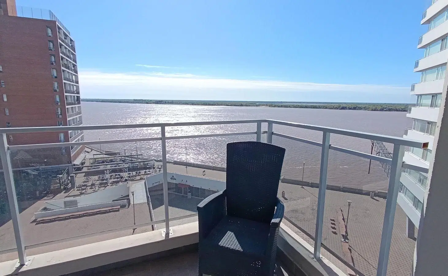 Departamento 3 domitorios en venta. Puerto Norte. Cochera doble. Vista al rio. 2